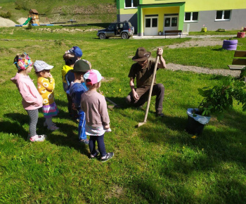 Materská škola / Výsadba stromčekov - Pagaštan konský - foto