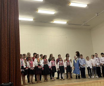 DIVADELNÉ PREDSTAVENIE “OSTALI HLUPÁKMI” PRI PRÍLEŽITOSTI MESIACA ÚCTY K STARŠÍM