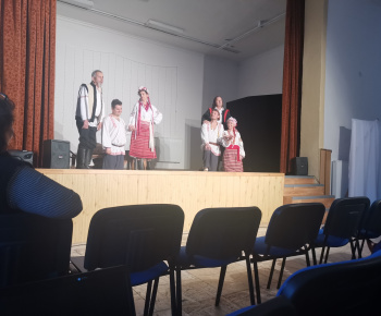 DIVADELNÉ PREDSTAVENIE “OSTALI HLUPÁKMI” PRI PRÍLEŽITOSTI MESIACA ÚCTY K STARŠÍM
