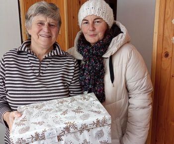 aktuality / Koľko lásky sa zmestí do krabice od topánok - foto
