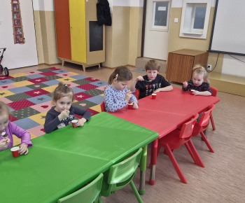 aktuality / Ochutnávka mliečnych výrobkov z programu Školské ovocie, zelenina, mlieko - foto