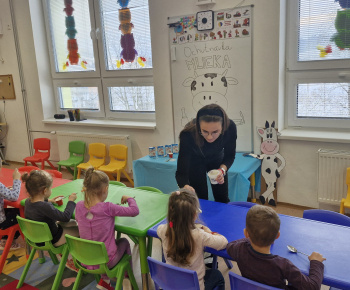 aktuality / Ochutnávka mliečnych výrobkov z programu Školské ovocie, zelenina, mlieko - foto
